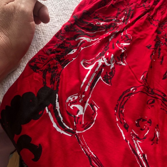 Red size med tank top by Kismet. N Ice summery tank top, nice round neckline - Picture 3 of 8